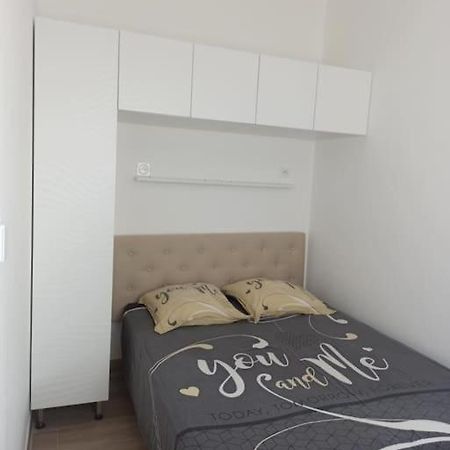 Maison, Rue Calme Dans Village Saint-Mitre-les-Remparts ภายนอก รูปภาพ