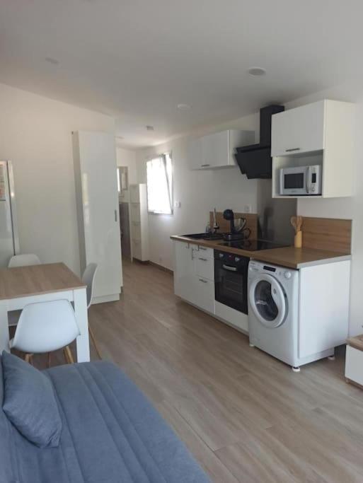 Maison, Rue Calme Dans Village Saint-Mitre-les-Remparts ภายนอก รูปภาพ